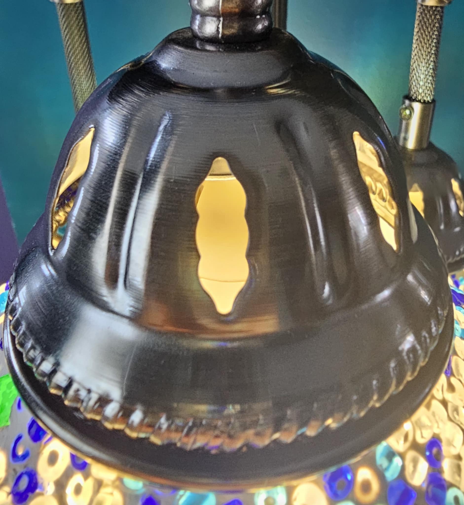 Lampe mosaïque bleue et ambre – Harmonie et éclat