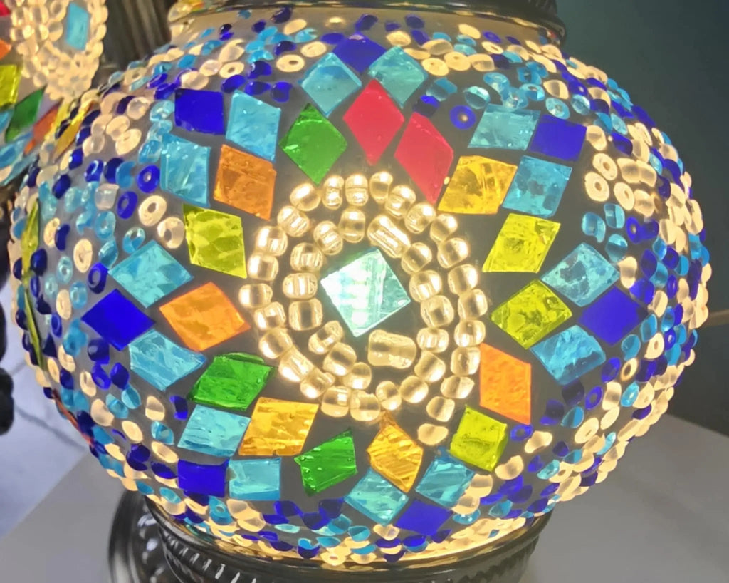 Détail globes mosaïque bleue ambre artisanat turc