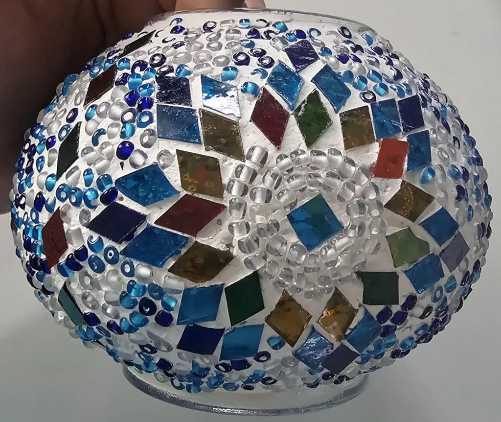 Détail globes mosaïque bleue ambre artisanat turc