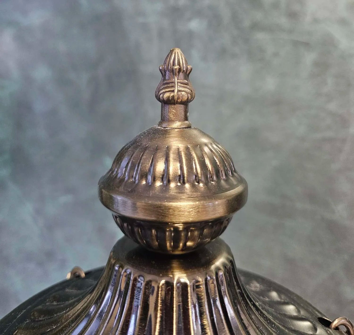 Chapeau décoratif argenté lampe mosaïque turque bleue détail artisanal