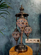 Lampe mosaïque turque 3 globes rouge et or allumée ambiance chaleureuse orientale