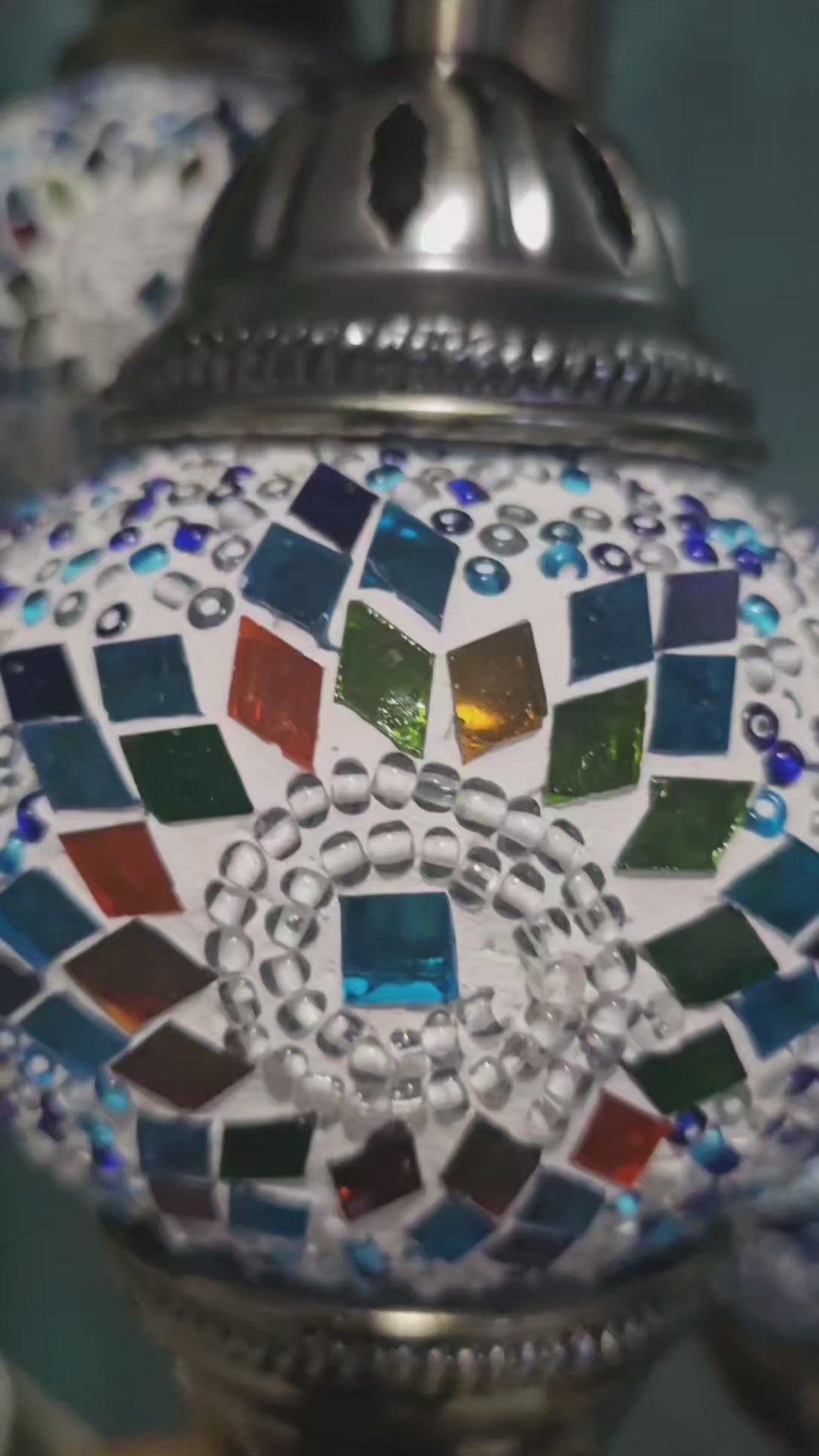 Lampe mosaïque bleue et ambre – Harmonie et éclat
